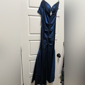 Xscape blue gown size 4